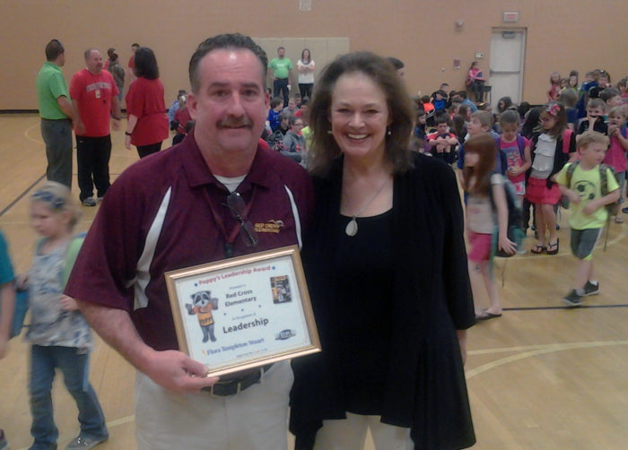Flora recognizes Red Cross